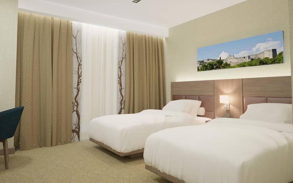 Hilton Garden Inn Tirana Exterior photo